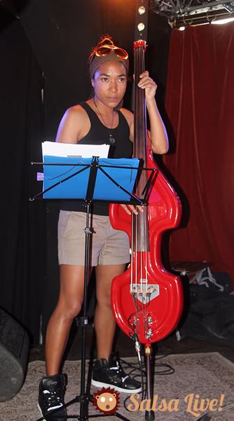 Luna y su Banda : Fabienne à la basse (Baby Bass)