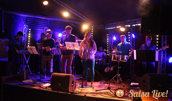 L'orchestre "Los Piragüeros" dirigé par Jérôme Decluzeau