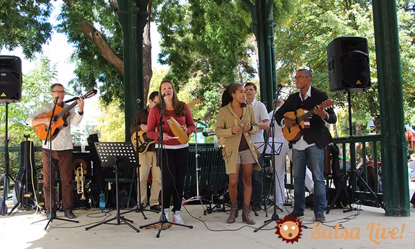 La balance avec l'orchestre Luna y su Banda