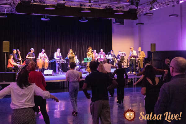 Animation de danses Salsa avec Ivan Martinez de l'association Salsason